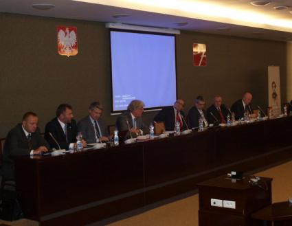 From left to right: Tomasz Banach, judicial officer (Poland), Andrzej Witmann, president of the Regional Council of judicial officers of Lodz, Mathieu Chardon, 1st Secretary of the UIHJ, Leo Netten, President of the UIHJ, Zbigniew Rau, Slawomir Cieslak and Andrzej Marciniak, professors at the Law Faculty of Lodz, Rafal Fronczek, President of the National Council of Judicial Officers of Poland
