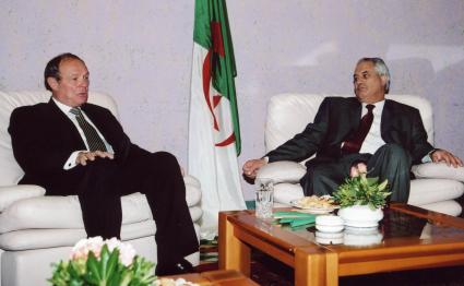 Tayeb Belaiz, ministre de la Justice d'Algérie et Jacques Isnard