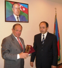 Jacques Isnard, président de l'UIHJ et Firrat Mamedov, ministre de la Justice d'Azerbaïdjan