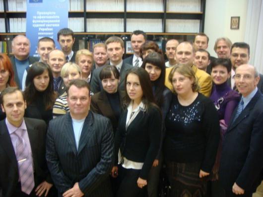 A group of Ukrainian judicial officer with, on the right, Bernard Menut, 1st Vice-President of the UIHJ
