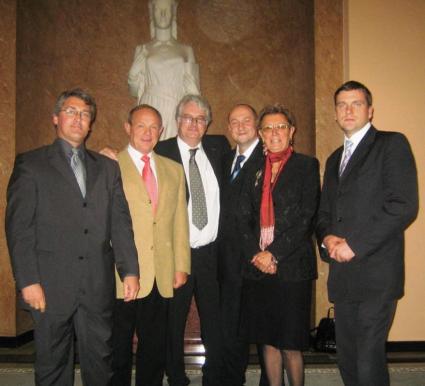 Kaspars Berkis, secrétaire d'Etat à la Justice, Nicola Hesslen, Andris Spore, Roger Dujardin, Jacques Isnard, Mathieu Chardon